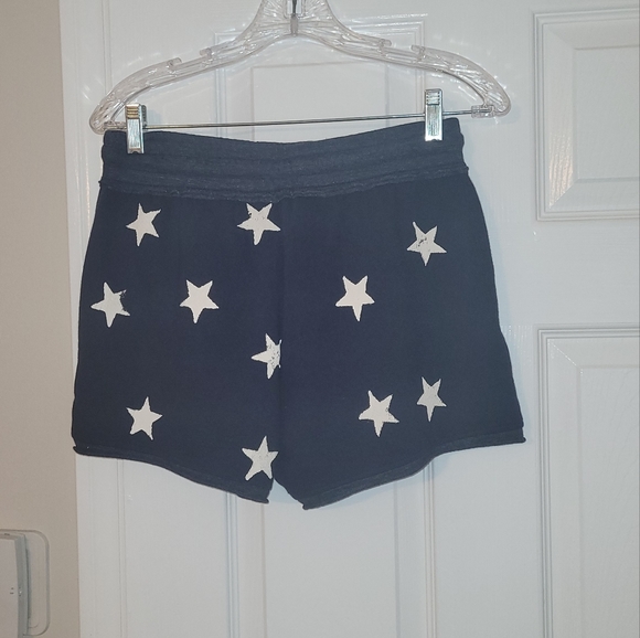Star printed shorts - Picture 2 of 2